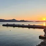 Nostromo Sirma & On Thalassa * Klima (Milos)