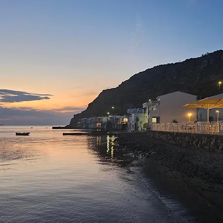 Nostromo Sirma & On Thalassa Nyaraló *
