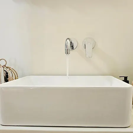 Nostromo Sirma & On Thalassa Nyaraló *