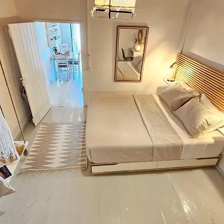 Nostromo Sirma & On Thalassa Klima (Milos)