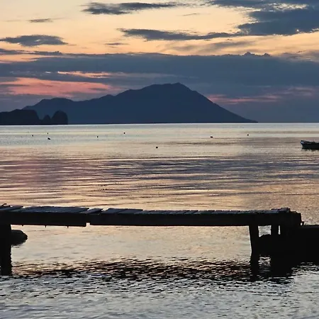 Nostromo Sirma & On Thalassa Dom wakacyjny