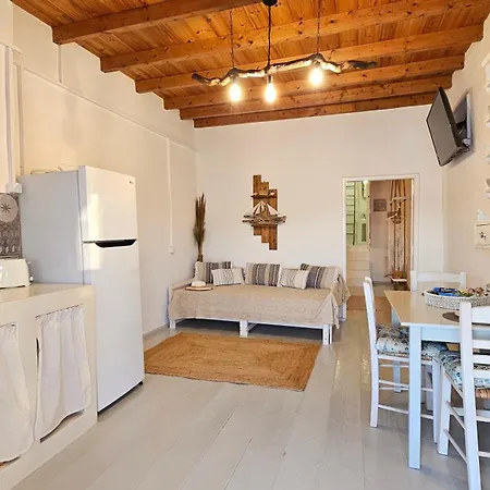 Nostromo Sirma & On Thalassa * Klima (Milos)