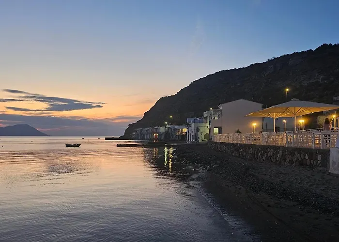 Nostromo Sirma & On Thalassa Feriehus *