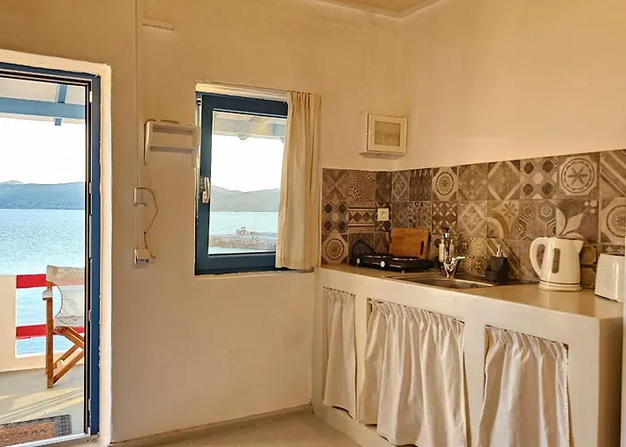 Nostromo Sirma & On Thalassa Feriehus Klima (Milos)