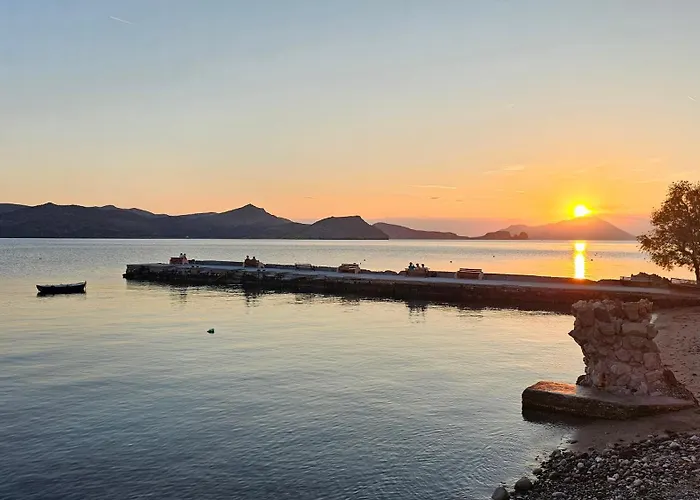 Nostromo Sirma & On Thalassa * Klima (Milos)