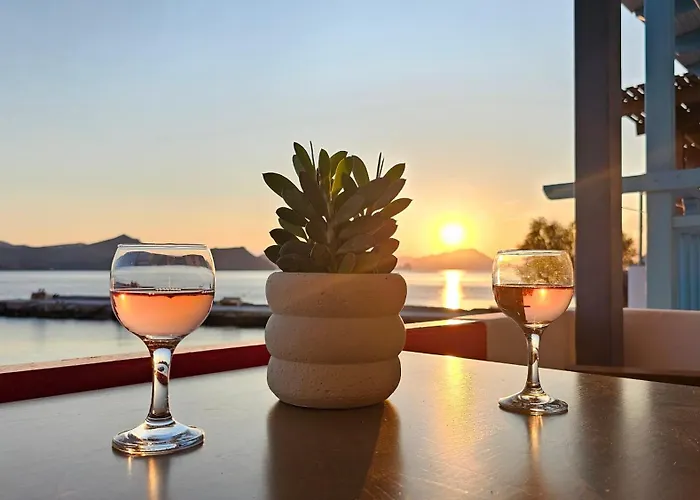 Nostromo Sirma & On Thalassa * Klima (Milos)