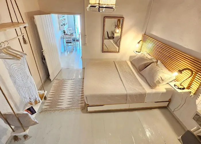 Nostromo Sirma & On Thalassa Klima (Milos)