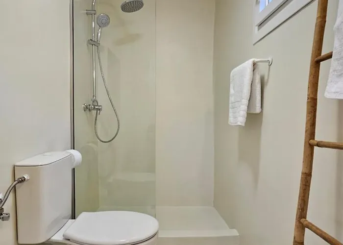 Nostromo Sirma & On Thalassa Feriehus