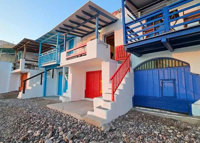 Nostromo Sirma & On Thalassa * Klima (Milos)