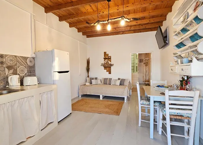 Nostromo Sirma & On Thalassa * Klima (Milos)