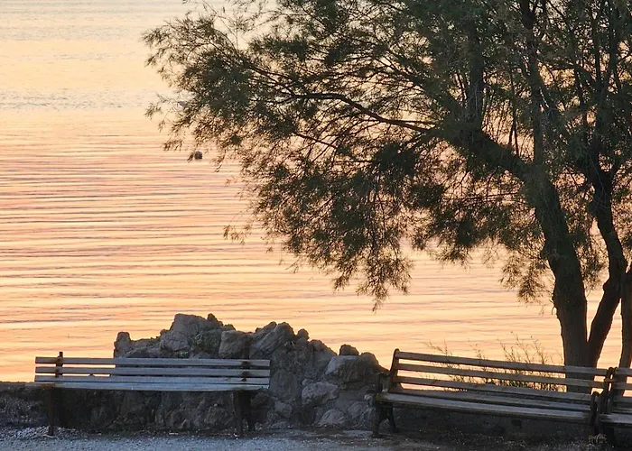 Nostromo Sirma & On Thalassa * Klima (Milos)