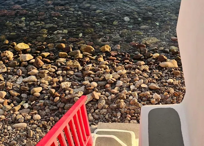 Nostromo Sirma & On Thalassa Feriehus Klima (Milos)