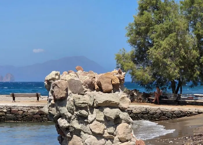 Nostromo Sirma & On Thalassa Feriehus *